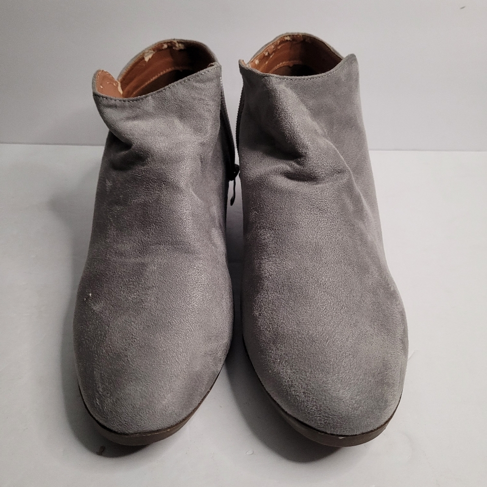 Gray Bella Marie ankle boots. Size 10.  307